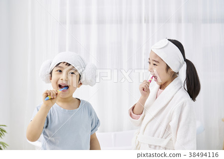 Brushing, children, korean 38494116