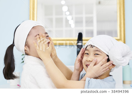 Houses, bathrooms, children, Korean 38494396