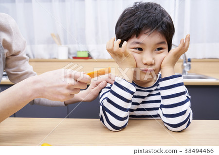 Eating, eating, children, mother, Korean Eating, eating, children, mother, Korean 38494466