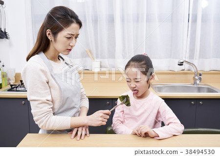 Eating, eating, children, mother, Korean 38494530