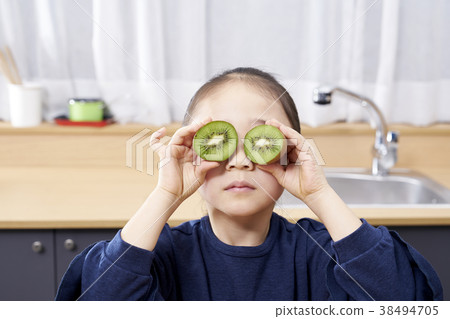 Kiwi, occlusion, children, korean 38494705
