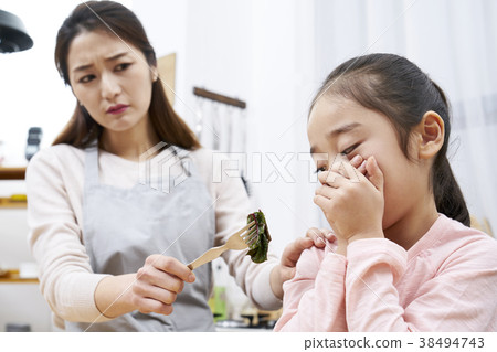 Eating, eating, children, mother, Korean 38494743