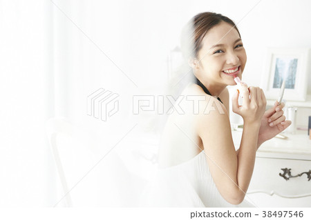 Female makeup beauty Female makeup beauty 38497546