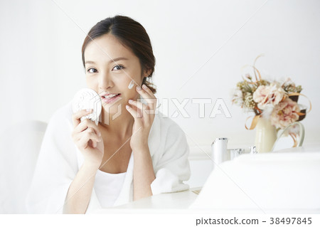 Female beauty image 38497845
