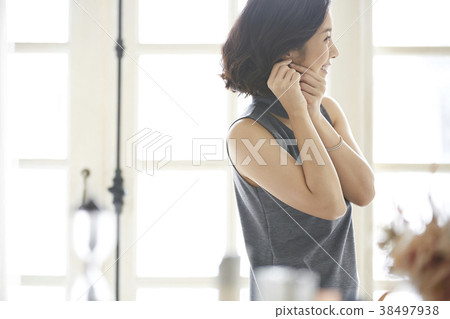 Woman dress up Woman dress up 38497938