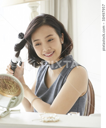Female beauty image 38497957