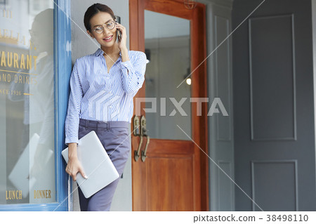 女人商務咖啡館 38498110