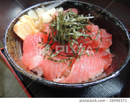 Raw tuna salmon (Okinawa) 38498371