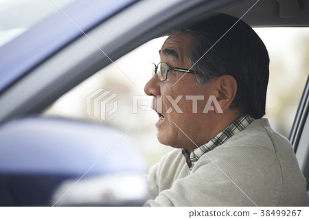 Senior driver accident 38499267