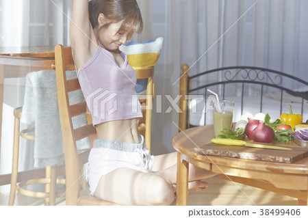 關心飲食的女性 38499406