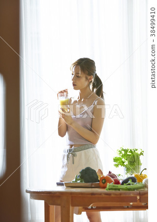 Women who care about diet 38499410