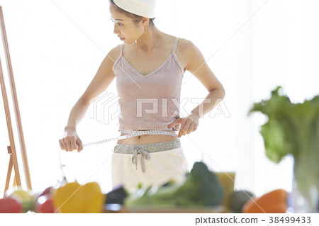 婦女享受飲食 38499433