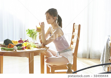 Women who care about diet 38499444