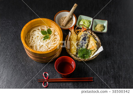 Handmade noodles homemade noodles of Japan (udon) 38500342