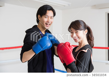 Young men and women (boxing) Young men and women (boxing) 38501034