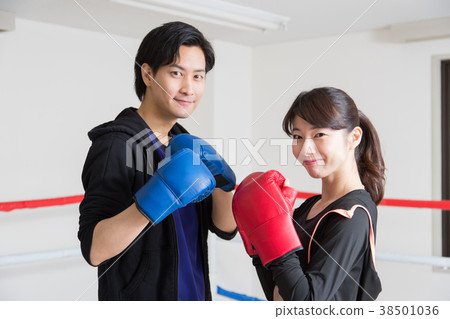 Young men and women (boxing) 38501036