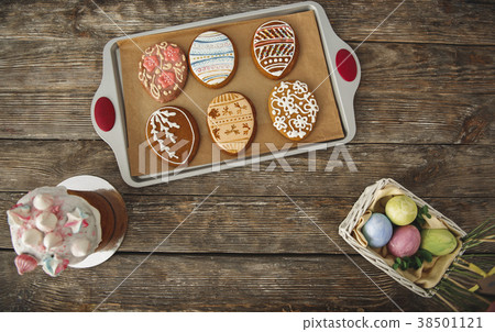 Creating interesting design of holiday pastry 38501121