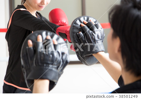 Young men and women (boxing) Young men and women (boxing) 38501249