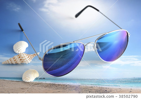 Sunglasses and shellfish Sunglasses and shellfish 38502790