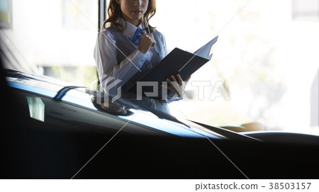 汽車經銷商女售貨員 汽車經銷商女售貨員 38503157
