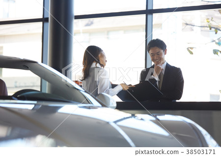 汽車經銷商員工男女 汽車經銷商員工男女 38503171