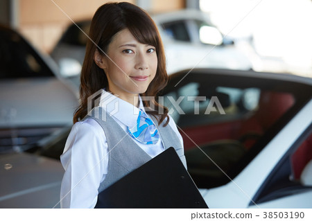 汽車經銷商女售貨員肖像 汽車經銷商女售貨員肖像 38503190