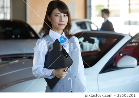 汽車經銷商女售貨員肖像 汽車經銷商女售貨員肖像 38503201