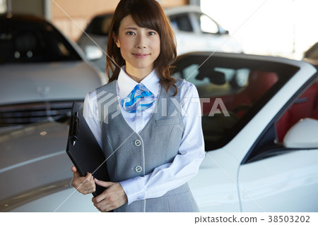 汽車經銷商女售貨員肖像 汽車經銷商女售貨員肖像 38503202
