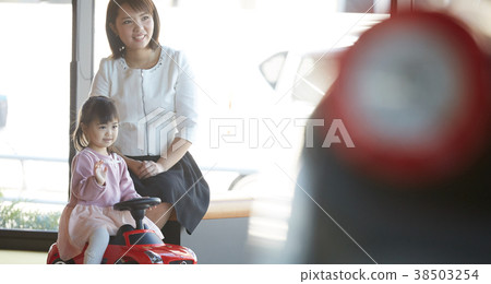 Car dealer visit 38503254