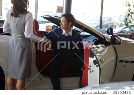 汽車經銷商服務豪華車男 38503426