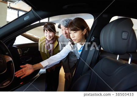 汽車經銷商高級夫婦 38503433