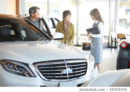 汽車經銷商高級夫婦 汽車經銷商高級夫婦 38503458