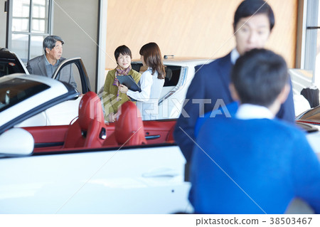 汽車經銷商高級夫婦 38503467