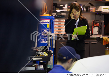 Car maintenance work smartphone staff 38503546