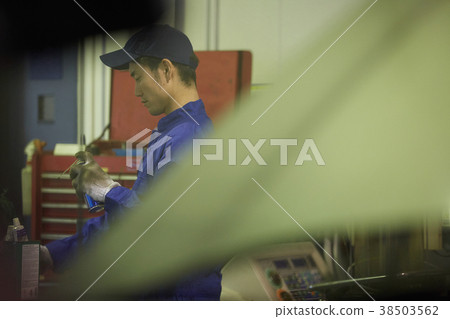 Auto mechanic factory mechanic 38503562