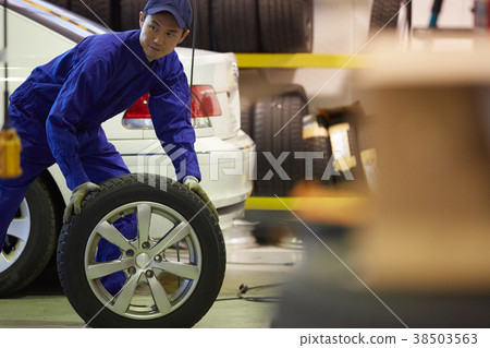 Car Maintenance Dock Mechanic 38503563