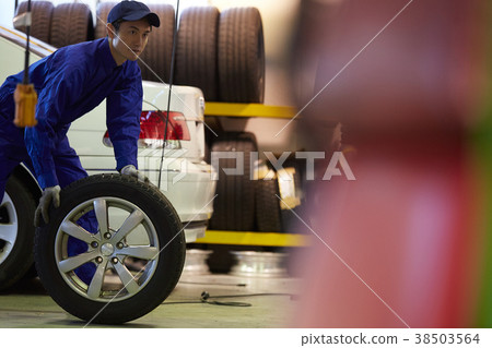 Car Maintenance Dock Mechanic Car Maintenance Dock Mechanic 38503564