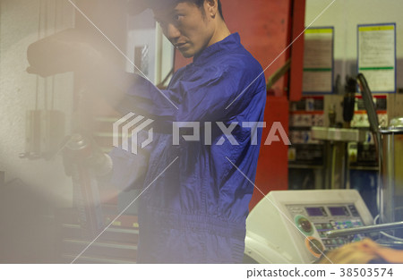 Auto mechanic factory mechanic Auto mechanic factory mechanic 38503574