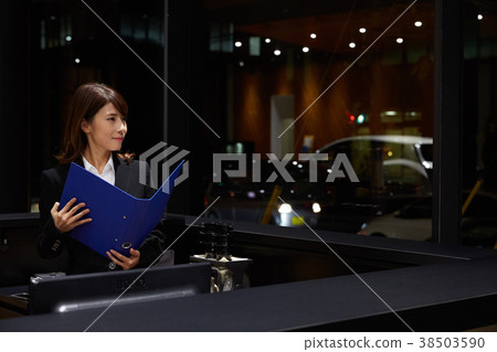 Car dealer overtime female employee 38503590