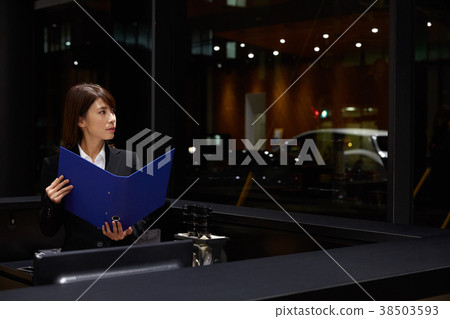 Car dealer overtime female employee 38503593