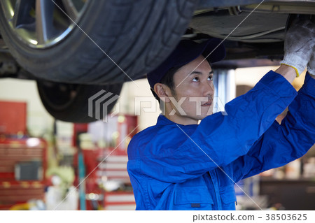 Car maintenance pit mechanic 38503625