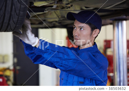 Car maintenance pit mechanic 38503632