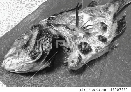 It's not good looking but it is home-cooked and rustic "Akashi-grilled salt-grilled" 38507581