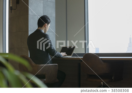 工作在char辦公室的商人 工作在char辦公室的商人 38508308