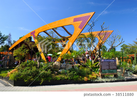 Landscaping, garden, grass, park, courtyard, flower, planting, garden, landscape design Landscaping, garden, grass, park, courtyard, flower, planting, garden, landscape design 38511880