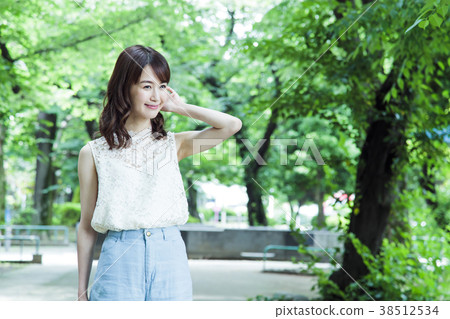Woman travel walk walk Woman travel walk walk 38512534