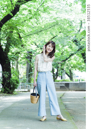 Woman travel walk walk Woman travel walk walk 38512535