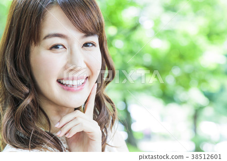 Woman beauty fresh green lifestyle portrait Woman beauty fresh green lifestyle portrait 38512601