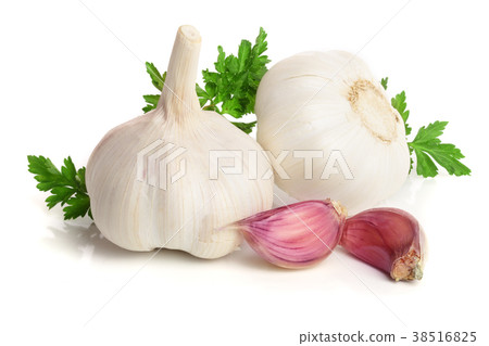 garlic with parsley leaf isolated on white 38516825