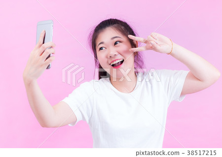 Portrait of beautiful young asian woman 38517215